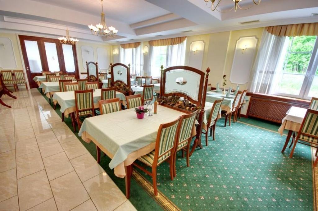 קטז אוב סבי Hotel Cateski Dvorec מראה חיצוני תמונה