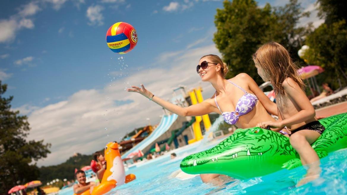 קטז אוב סבי Hotel Cateski Dvorec מראה חיצוני תמונה