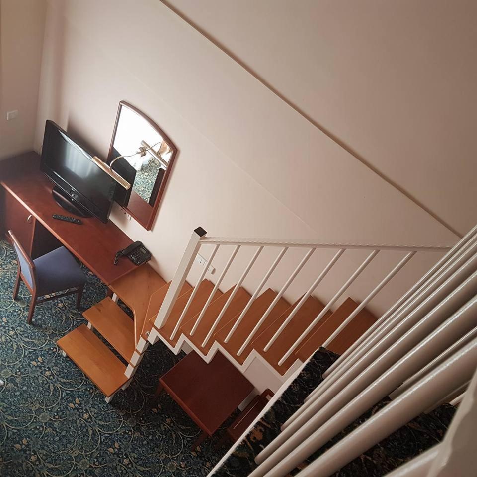 קטז אוב סבי Hotel Cateski Dvorec מראה חיצוני תמונה