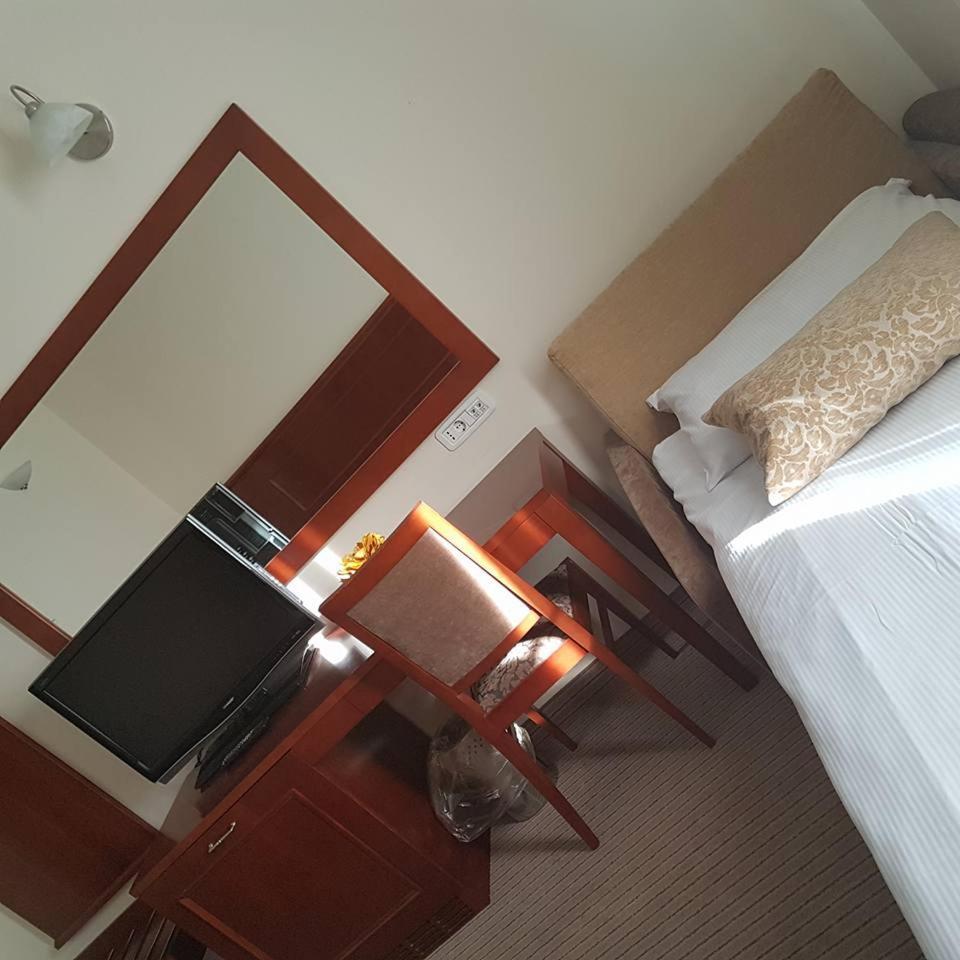 קטז אוב סבי Hotel Cateski Dvorec מראה חיצוני תמונה
