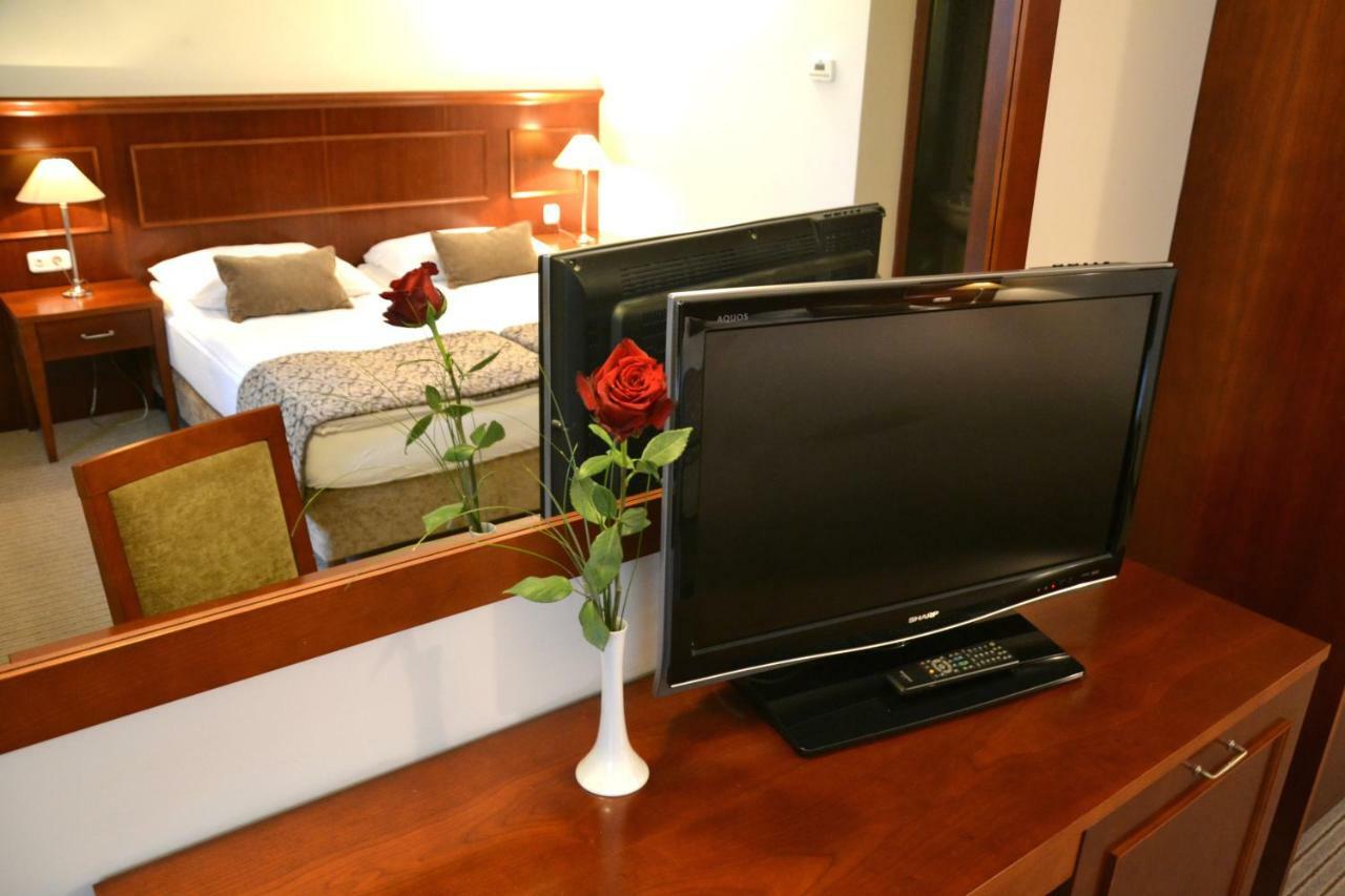קטז אוב סבי Hotel Cateski Dvorec מראה חיצוני תמונה