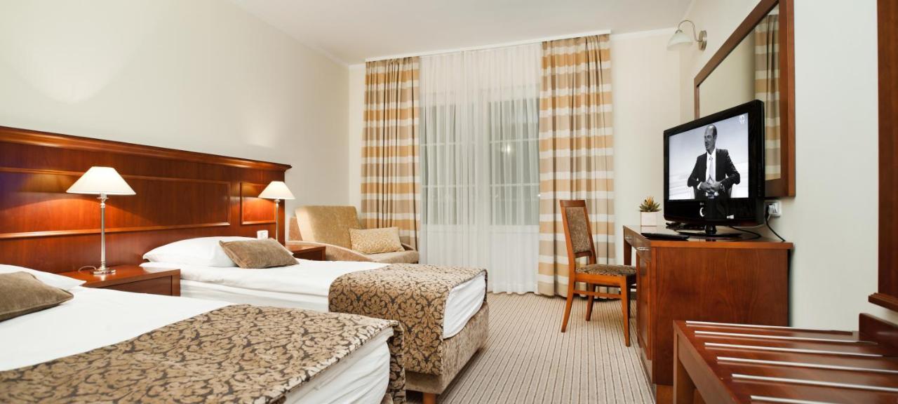 קטז אוב סבי Hotel Cateski Dvorec מראה חיצוני תמונה